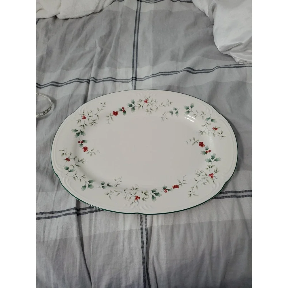 Pfaltzgraff winterberry platter